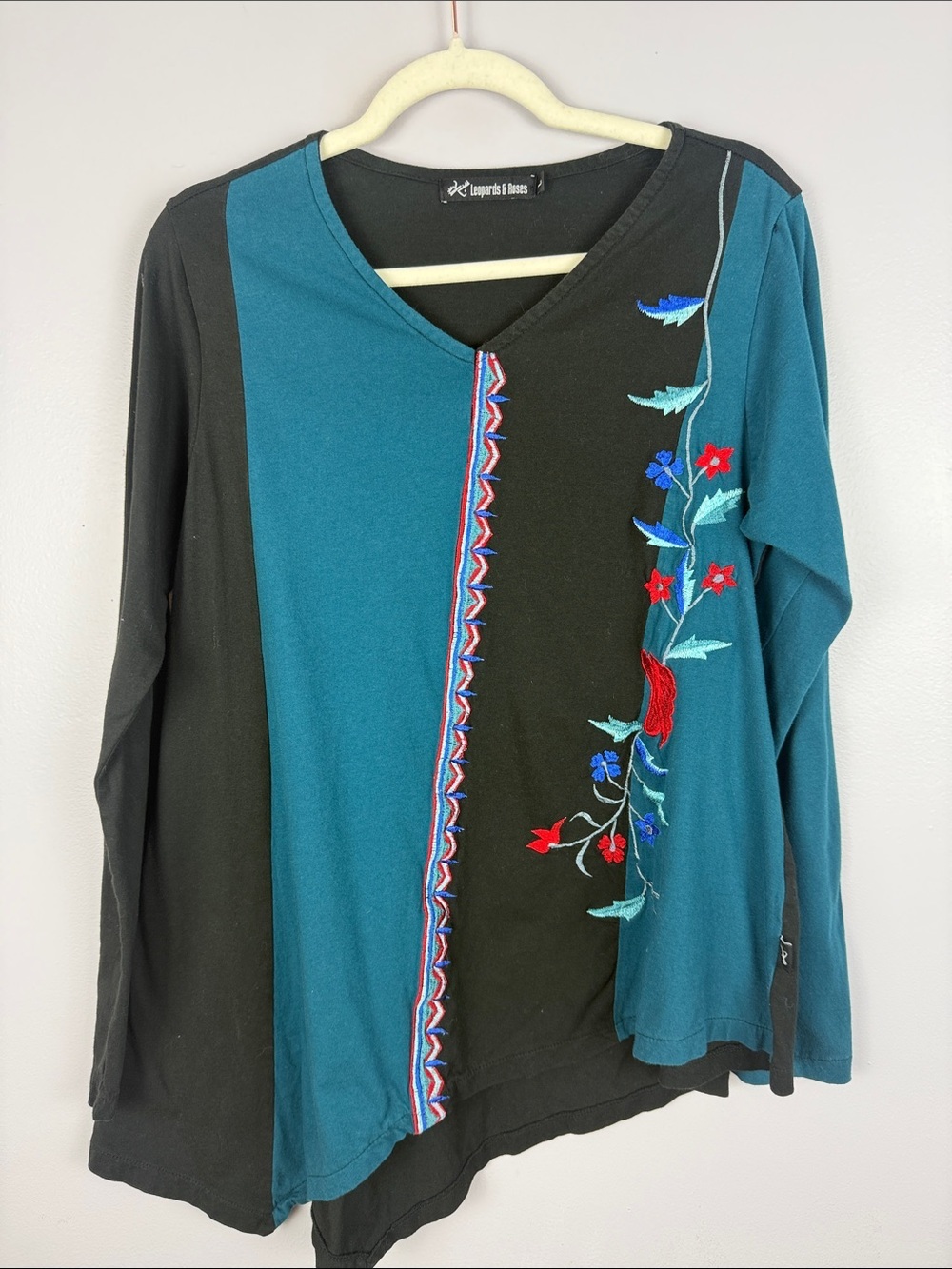 Leopards & Roses Cotton Embroidered Colorblock Asymmetric Long Sleeve Top L - Picture 2 of 15